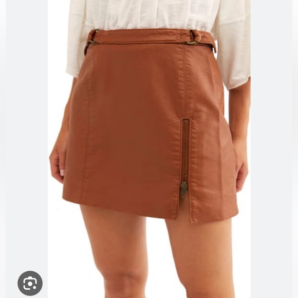 FREE PEOPLE Midnight Magic faux leather mini skirt in cognac. Size 10. - Picture 2 of 14